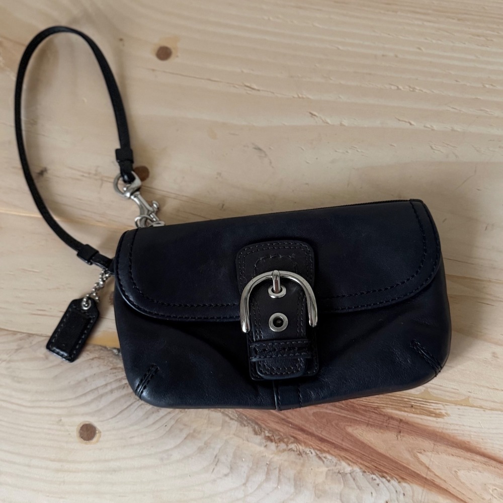 Coach SoHo Black Leather Wristlet Mini Clutch Y2K Buckle Flap - Picture 2 of 10
